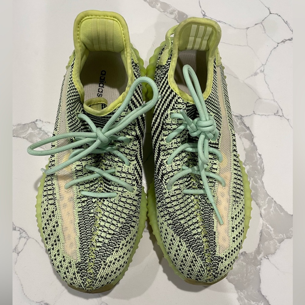 YEEZYS size 9 gently worn